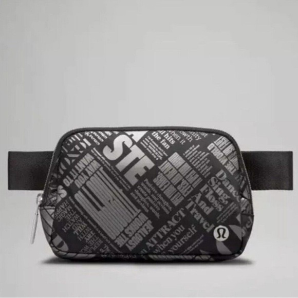 Lululemon NWT Unisex Everywhere Belt Bag 1L Manifesto Print Black/Silver - Picture 5 of 10